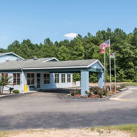Super 8 By Wyndham Fayetteville Exterior photo