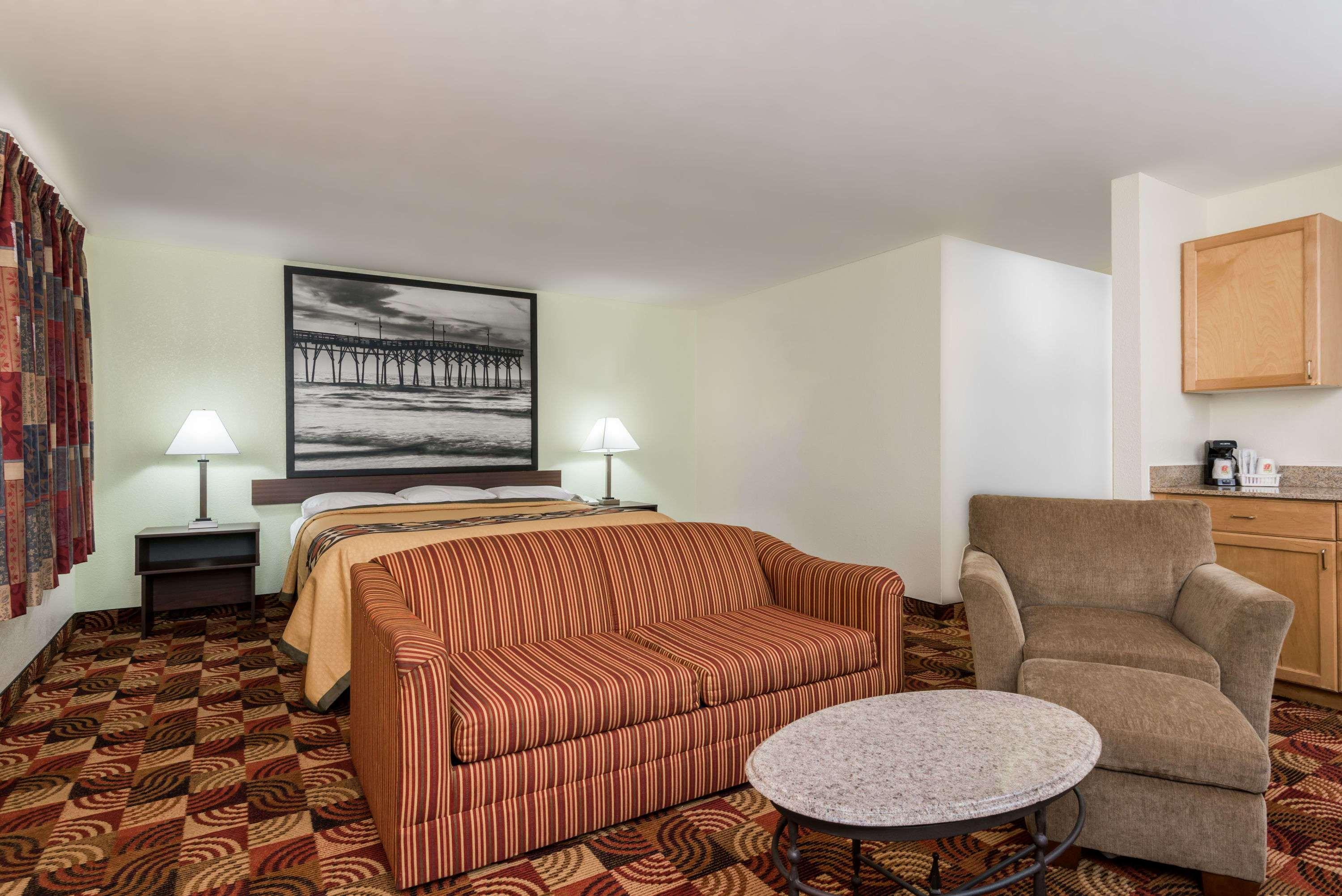 Super 8 By Wyndham Fayetteville Exterior photo