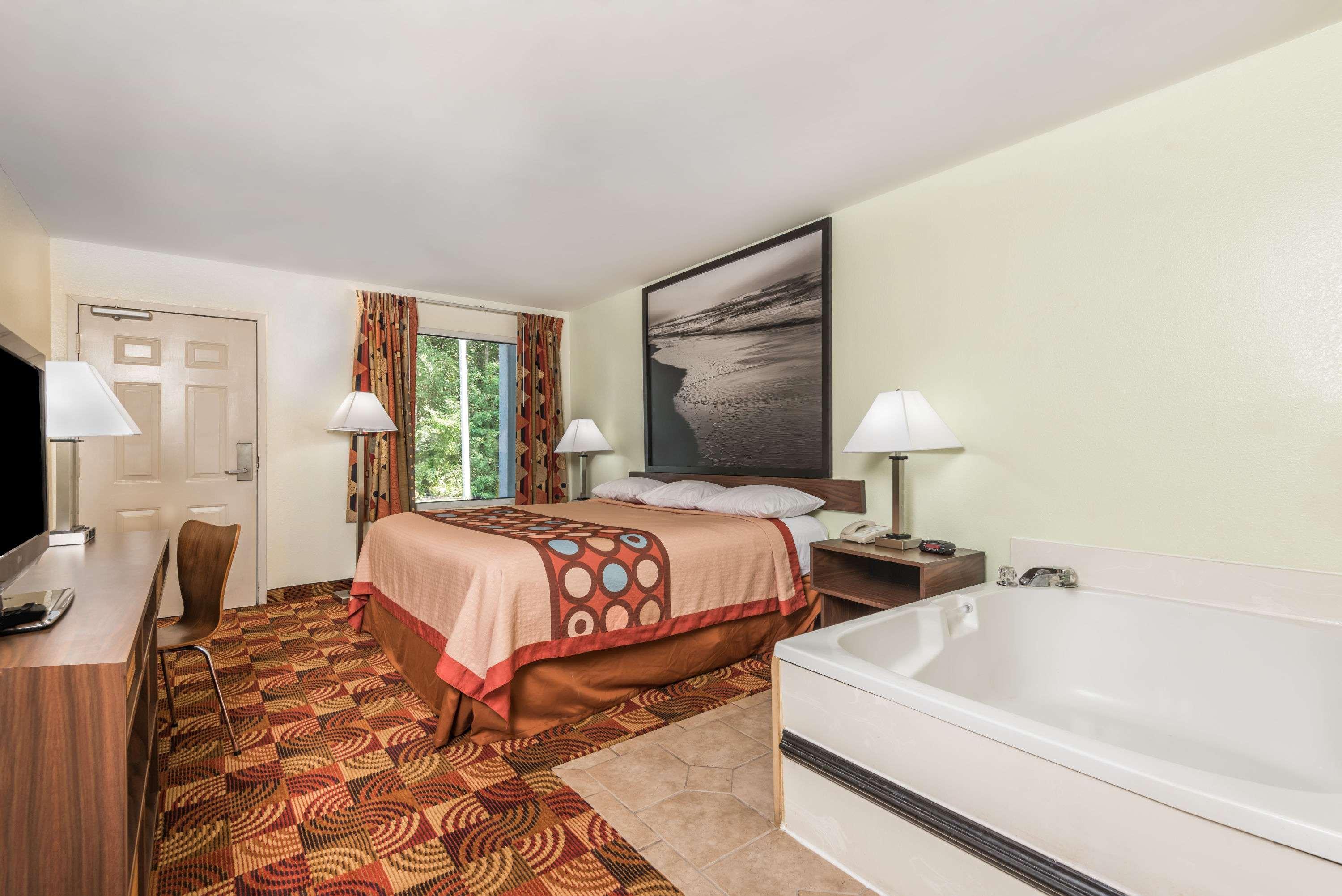 Super 8 By Wyndham Fayetteville Exterior photo