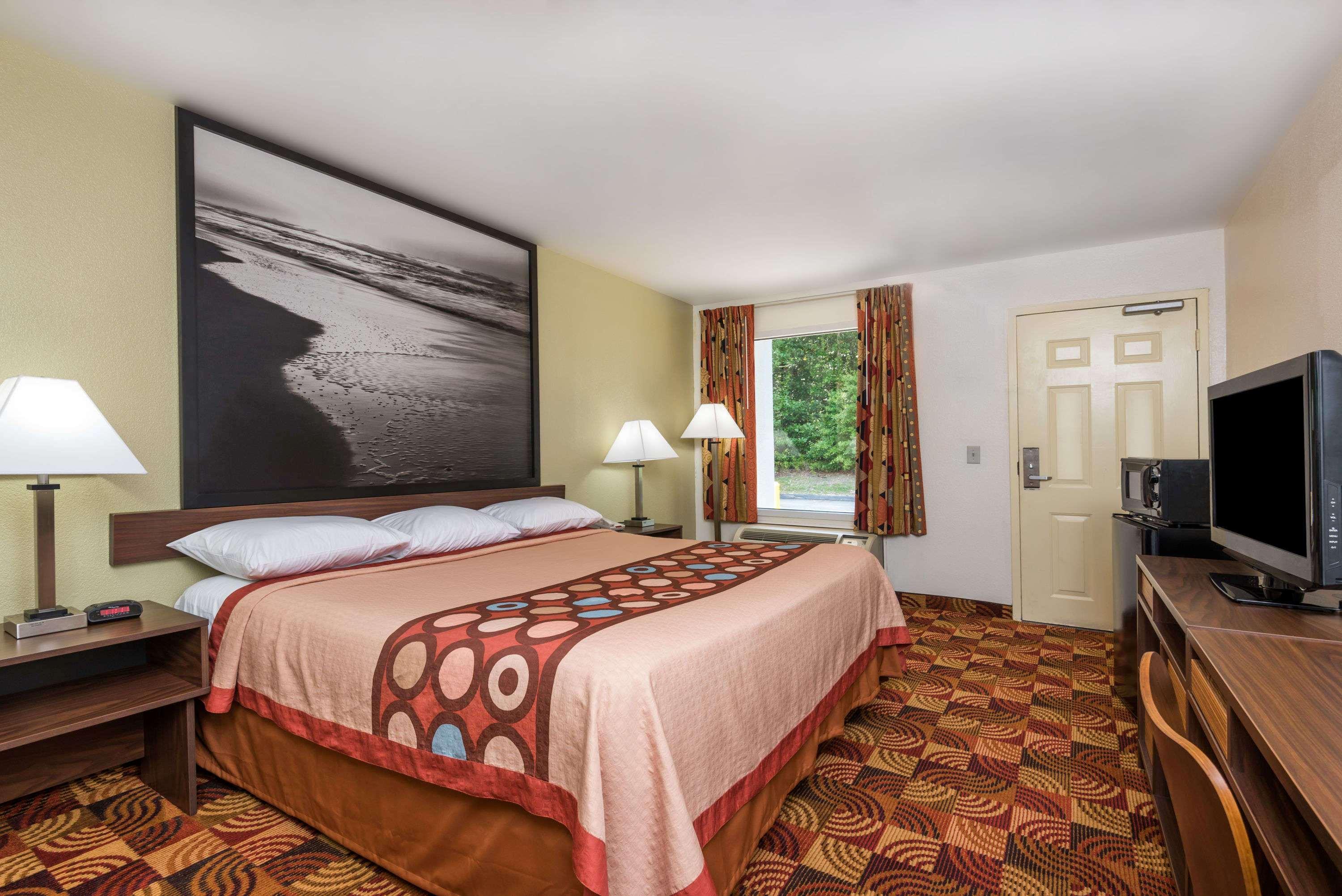 Super 8 By Wyndham Fayetteville Exterior photo