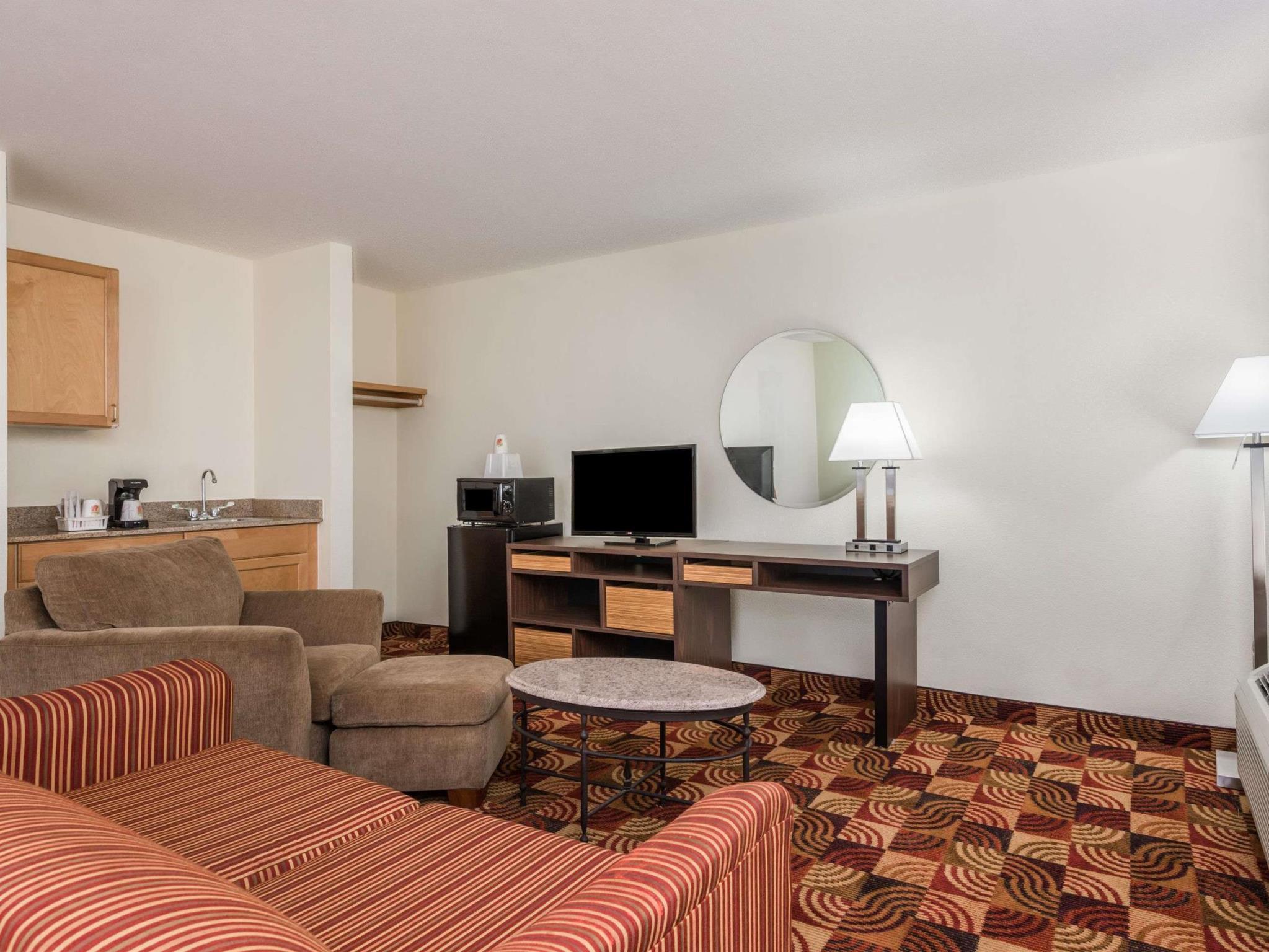 Super 8 By Wyndham Fayetteville Exterior photo