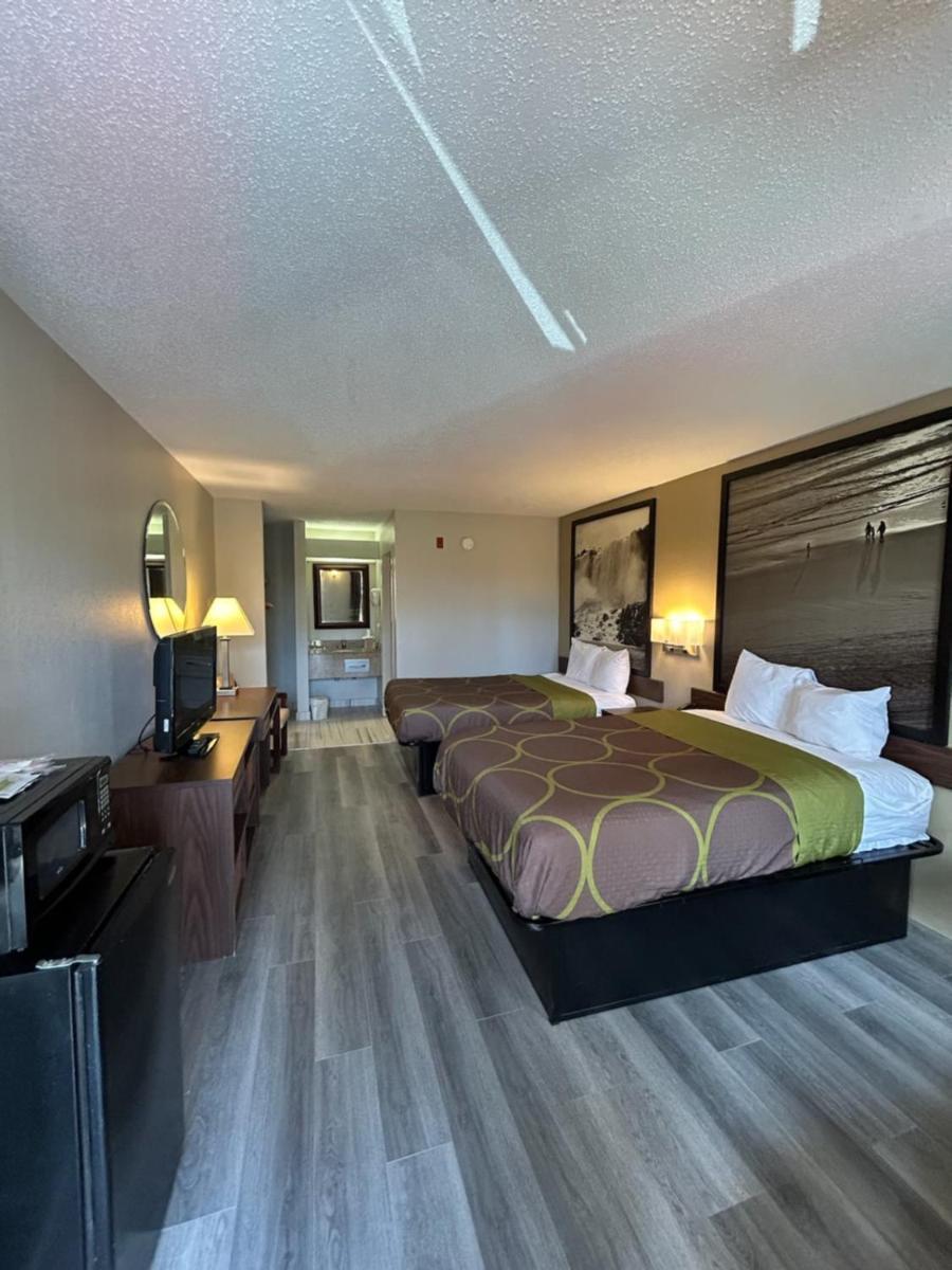 Super 8 By Wyndham Fayetteville Exterior photo
